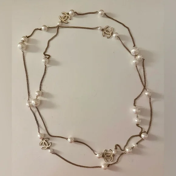 Double CC logo chain and pearl necklace (chanel inspo) - Picture 2 of 5